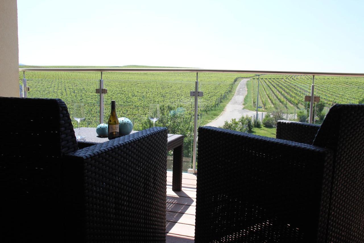 Gaestehaus Casa Luna - Paradiesische Ferienwohnungen Am Kaiserstuhl! Bischoffingen Kültér fotó
